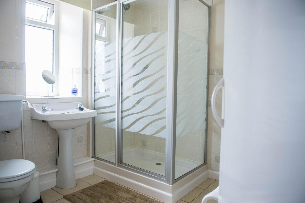 סנט קלירס Awel Taf- Central Cottage Ideal For Families, With Parking מראה חיצוני תמונה